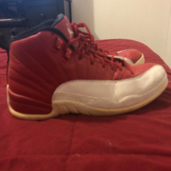 Jordan 12s gym reds used - Picture 6 of 7